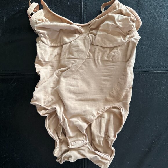 Skims Seamless Sculpting Bodysuit Brief in Clay 2X/3X - Picture 4 of 6